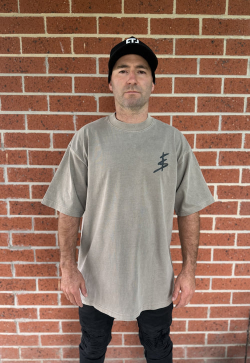 FADE THE SYSTEM DUSTY OLIVE SIGNATURE TEE